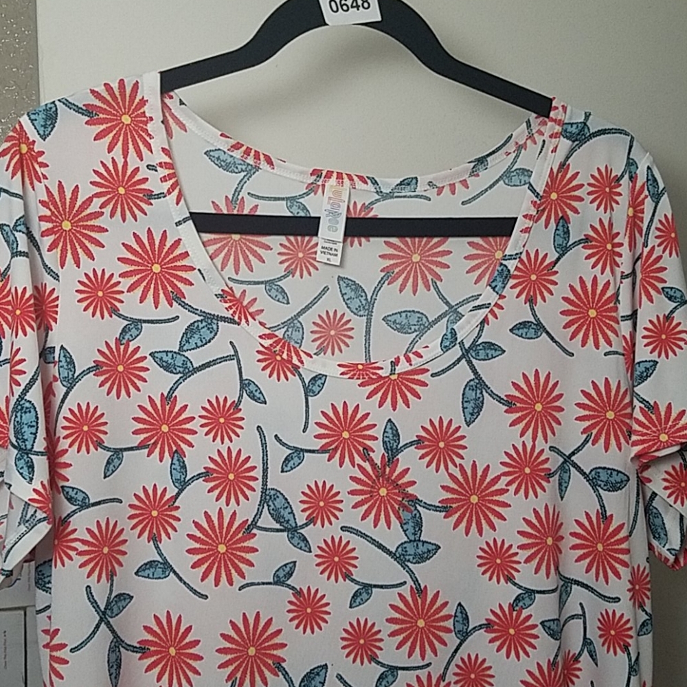 Lularoe classic tee